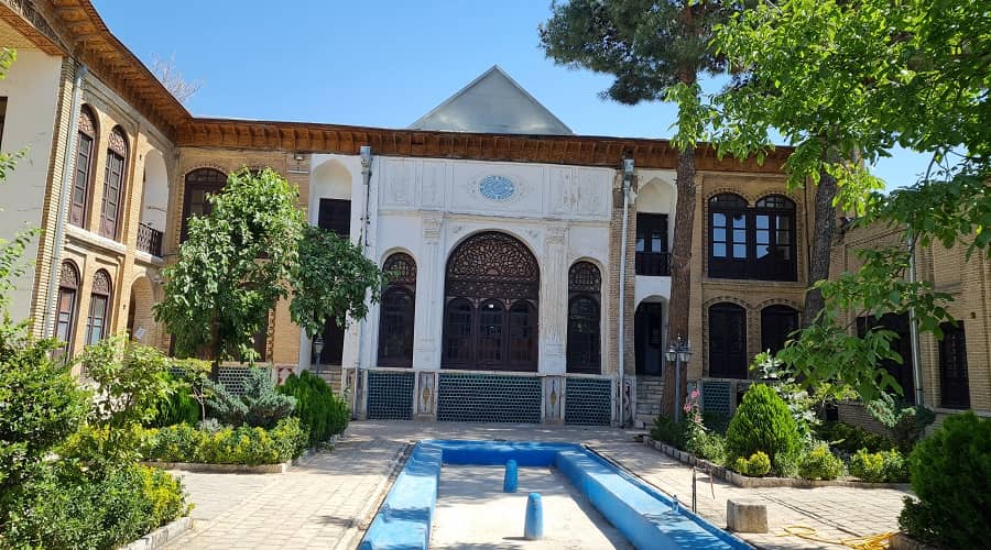 تکیه بیگلربیگی کرمانشاه باغ عمارت بیگلربیگی,بیگلربیگی کرمانشاه,تاریخچه تکیه بیگلربیگی