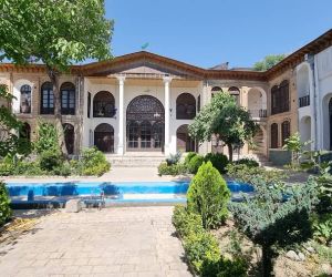 باغ عمارت بیگلربیگی,بیگلربیگی کرمانشاه,تاریخچه تکیه بیگلربیگی