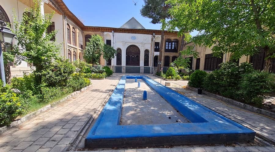 تکیه بیگلربیگی کرمانشاه باغ عمارت بیگلربیگی,بیگلربیگی کرمانشاه,تاریخچه تکیه بیگلربیگی