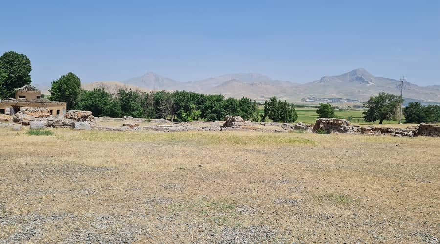 جاذبه های گردشگری کرمانشاه,کوه بیستون,کوه بیستون در استان کرمانشاه