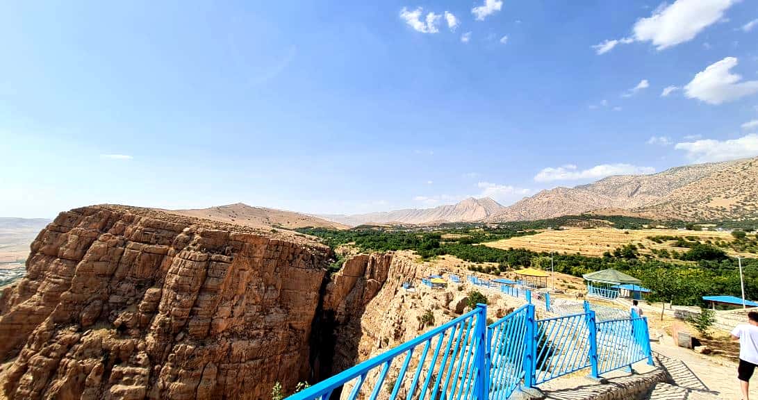 آبشار آپارتمانی پیران از عجایب طبیعت در دل دالاهو آبشار آپارتمانی پیران دالاهو,آبشار آپارتمانی دالاهو,آبشار پیران