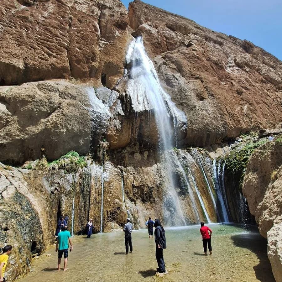 آبشار سمیرم کجاست؟ راهنمای کامل بازدید از نگین زاگرس مسیر دسترسی آبشار سمیرم