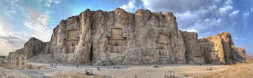 کتیبه باستانی هخامنشی در نقش رستم با نام آریایی