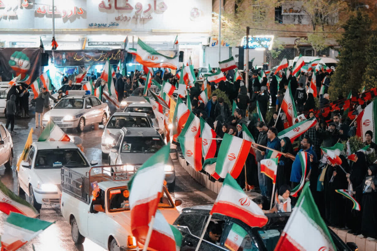 میدان آزادی تهران؛ پیشینه، بخش ها و دیدنی های برج میدان آزادی کرمان چگونه از گزینه تهران جدا می شود