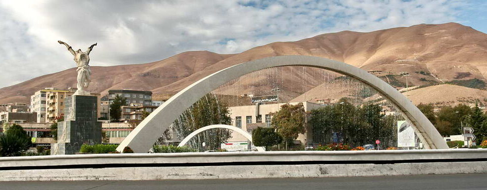 میدان آزادی تهران؛ پیشینه، بخش ها و دیدنی های برج میدان آزادی سنندج در جستجوی این نام چه جایگاهی دارد